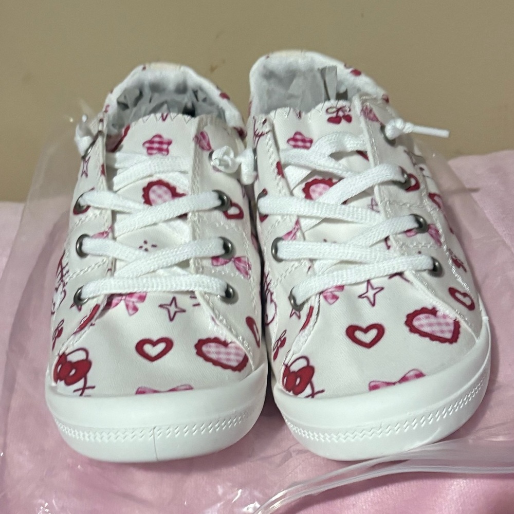 Hello Kitty slip on Sneakers 7/7.5 (38) New